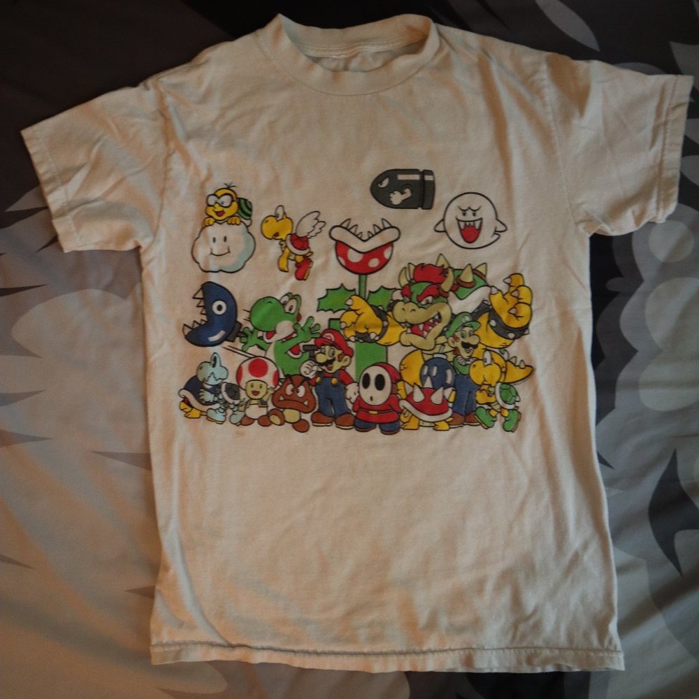 Super Mario Bros Tshirt Size Small 18" 24"